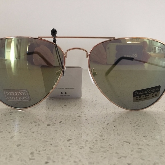 Mirrored Aviator Sunglasses w/ Case & Cloth - NWT - Picture 4 of 7